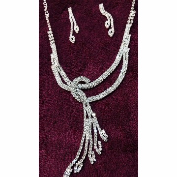 Conjunto Gargantilha e Brinco Strass