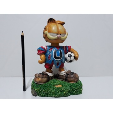 BONECO GARFIELD JOGADOR DE FUTEBOL EM RESINA